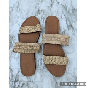 Universal Thread Sandals